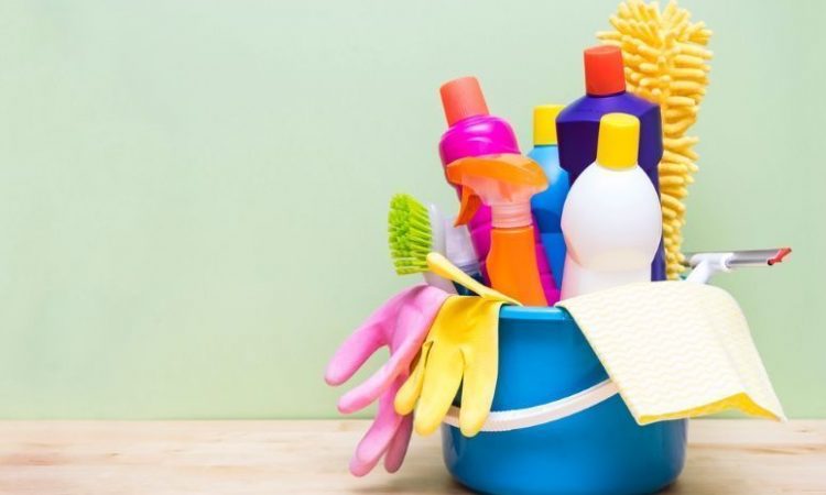 Por que não devemos utilizar produtos caseiros na limpeza?